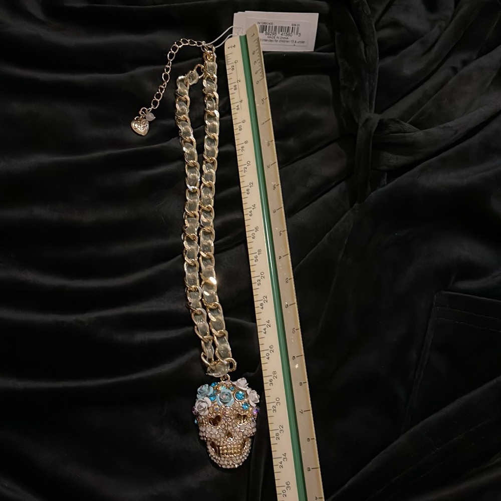 New with Tag Betsey Johnson Gold Sugar Skull blue and White Flowers necklace - Picture 10 of 10